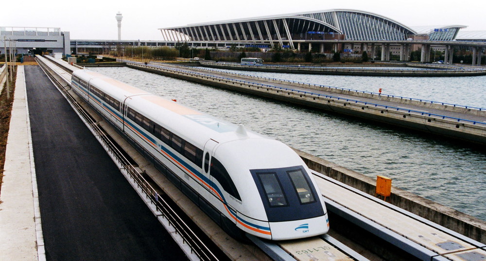 Někdy je jako metro započítávána i trasa Maglevu - speciální dráhy na magnetickém polštáři spojující Šanghaj s 30 km vzdáleným letištěm. Nicméně toto