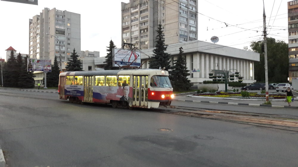  Tramvaj na ulici Železnoj Divizii 