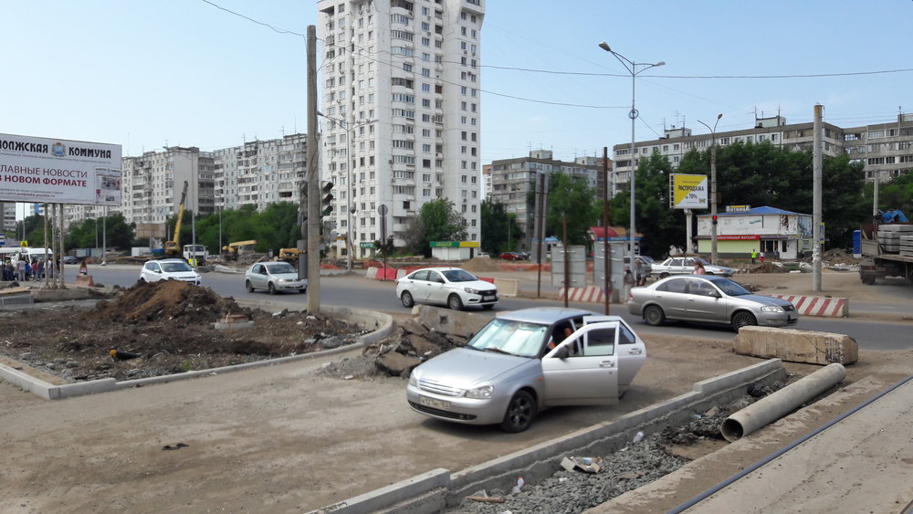  Stavba nové trati při ulici Taškentská na několika snímcích dne 28. 7. 2017. 