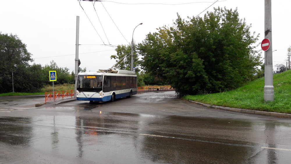  Na konečné Lodočnaja na jihovýchodě města,&nbsp;odkud pokračoval loni parciální trolejbus dále. 