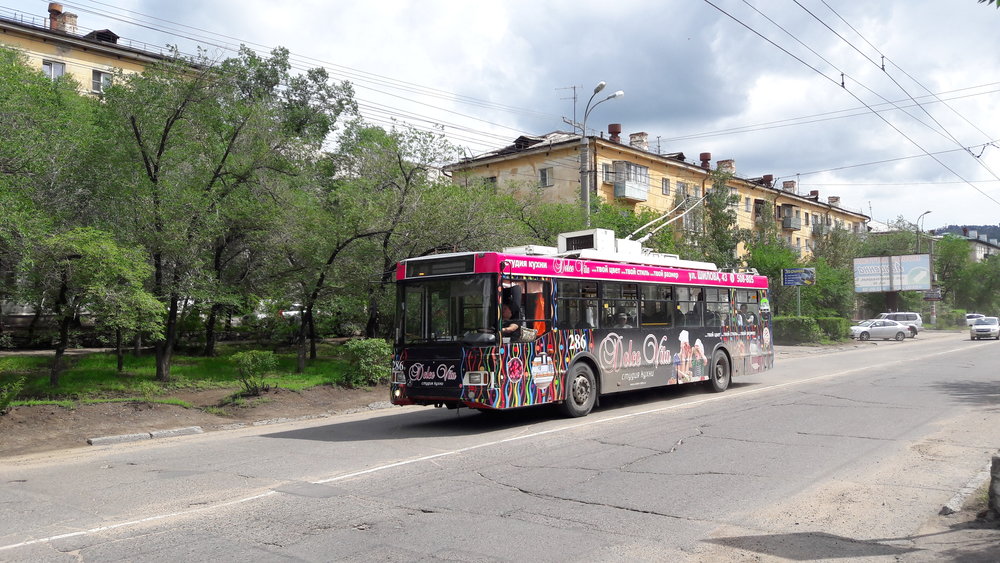  Trolejbus na ulici Novobul'varnaja, nedaleko konečné ZabVO.&nbsp; 