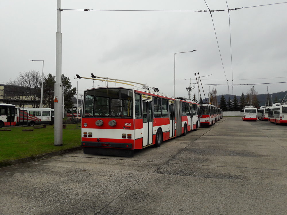 Trolejbus Škoda 15 TrM ev. č. 1529 prošel opravou, vůz ev. č. 1528 je momentálně v jedné z hal vozovny odstrojen až na kostru a bude rovněž omlazen. Pracovníci místní vozovny zvládají náročné práce sami. Dodejme, že mezi léty 1988 až 1990 přišlo do města 27 trolejbusů typu 15 Tr a další dva, typu 15 TrM, byly pořízeny na konci 90. let.