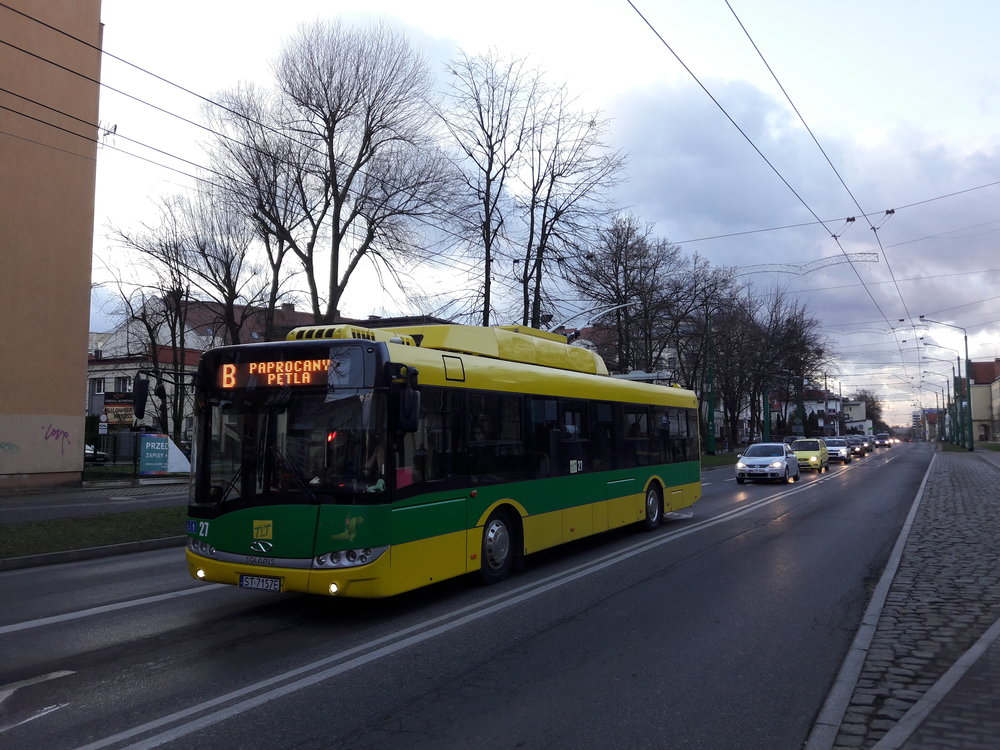 Trolejbus v centru Tych. 