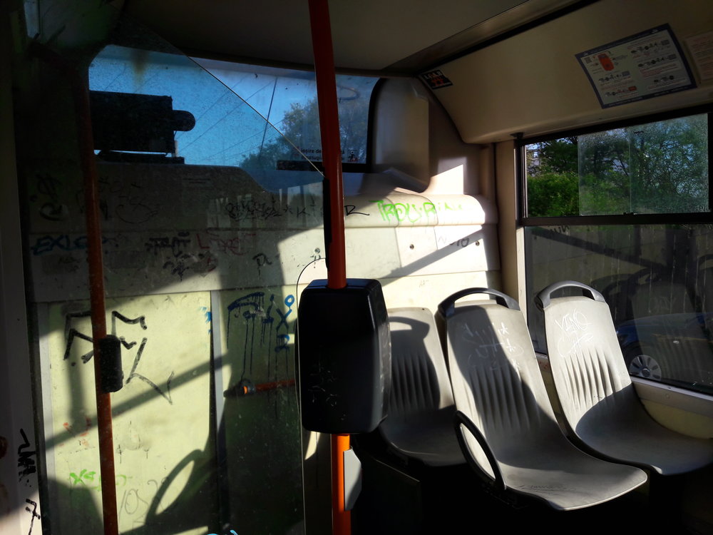 ...s poněkud nechutným interiérem.