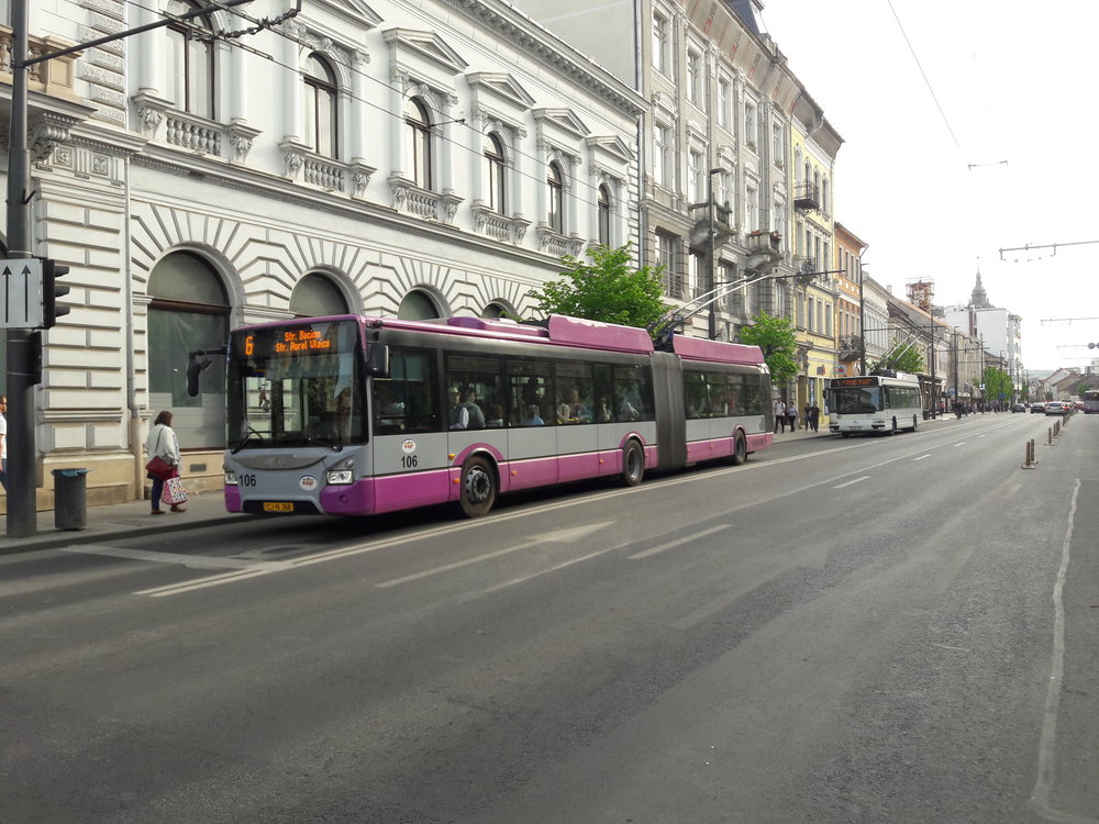  Trolejbus Astra Town 118 v centru Kluže (23. 4. 2018). 