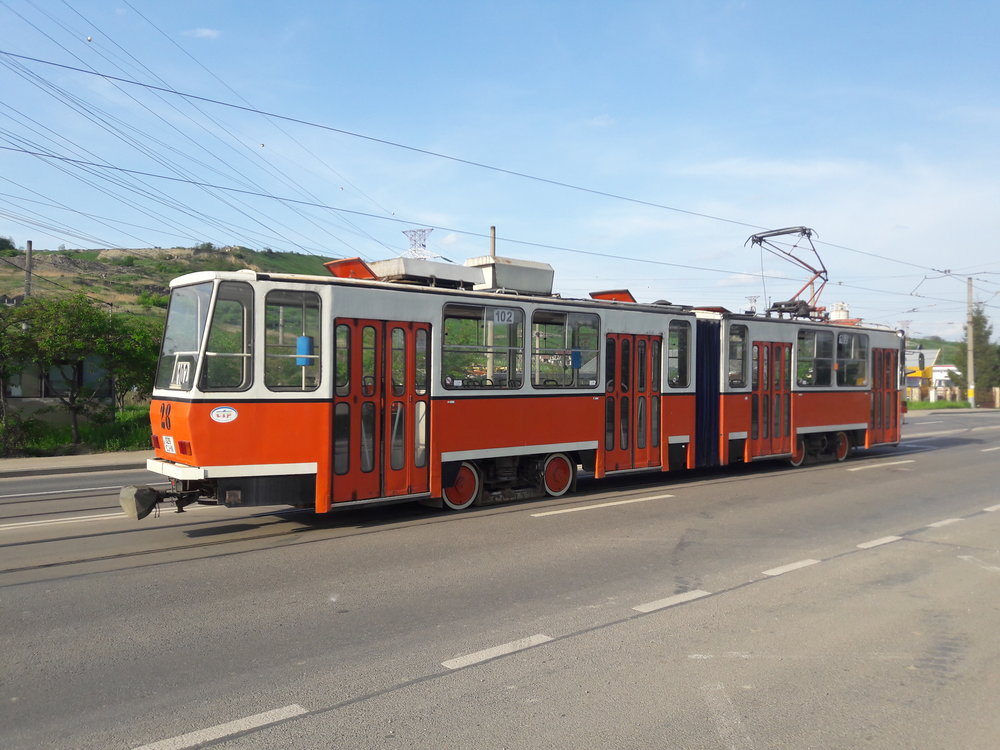  Tatra KT4DC ev. č. 28 na lince č. 102 u konečné UNIMET NORD.   