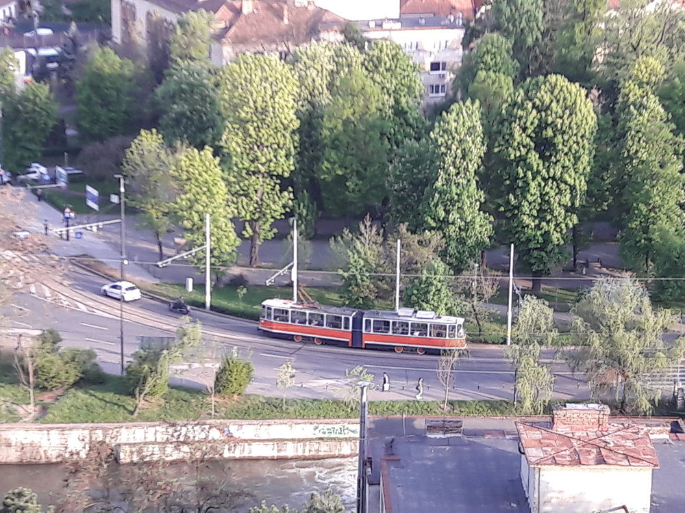 Pohled z výšky na okolí zastávky Parcul Central. 