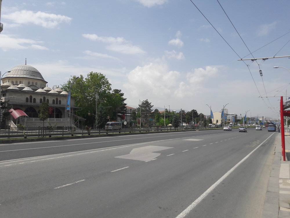  Konečná u autobusového nádraží a spojka do vozovny.  