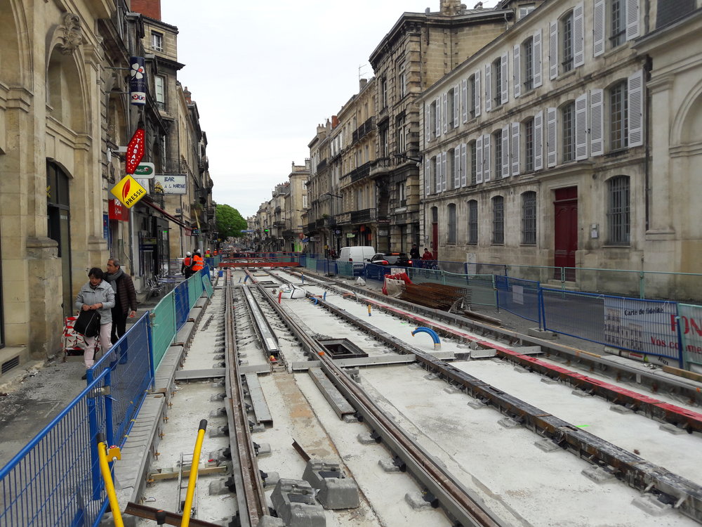 Stavba nové trati u náměstí Quinconces dne 15. května 2018.
