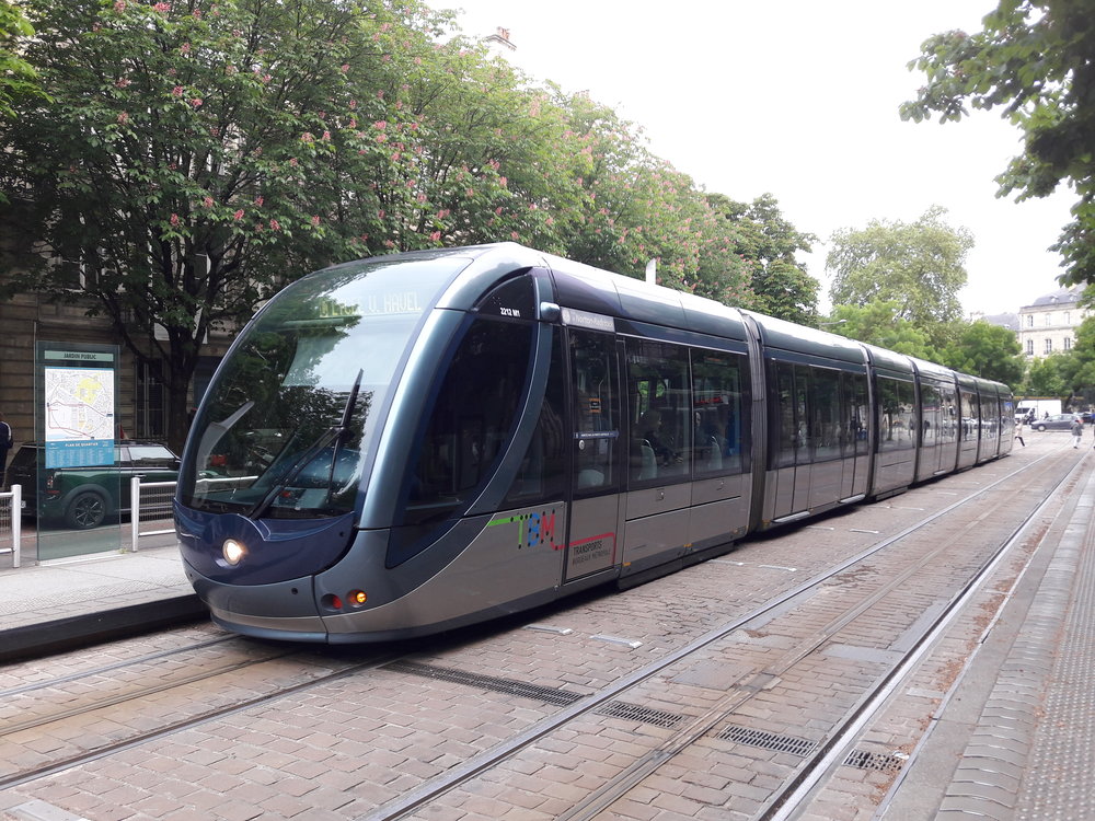 Tramvaj v centru města.