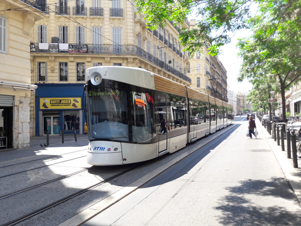 Marseillské tramvaje mají neotřelý design, jak ukazuje například tento snímek z 18. 5. 2018. (foto: Vít Hinčica)