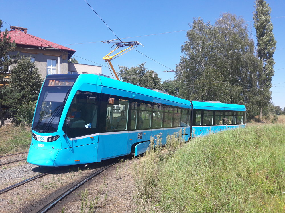 Nová tramvaj je klasifikována jako středně kapacitní a udělala ostravské MHD z republikového hlediska mimořádně dobrou reklamu. Stále ovšem zůstává neznámou, jak dopadne výběrové řízení na 40 velkokapacitních tramvají, kde se DPO k vyhlášení výsledků již dlouhé měsíce nemá. 