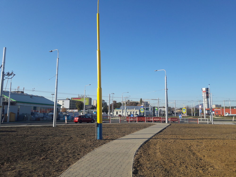  Zatím poslední trolejbusová investice v Prešově byla vynucena stavbou kruhového objezdu.  