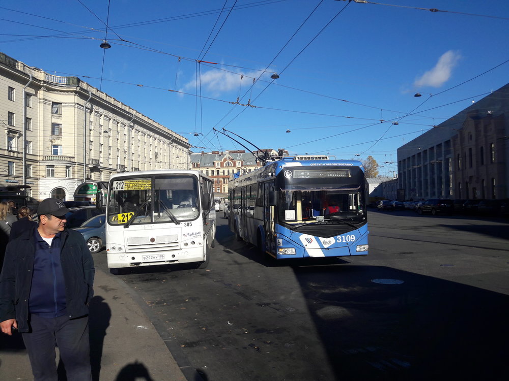 BKM 32100D u Finského nádraží.