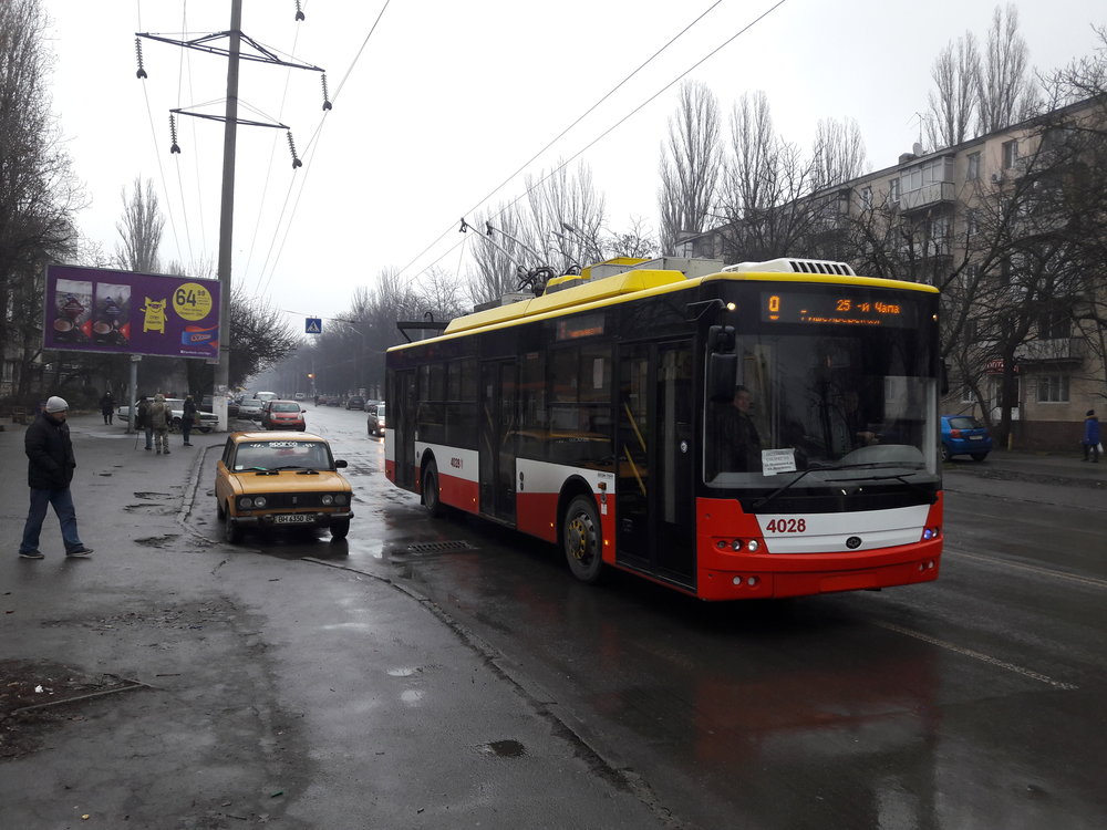 Trolejbus Bogdan T901.17 (r. v. 2016) na jihu města.