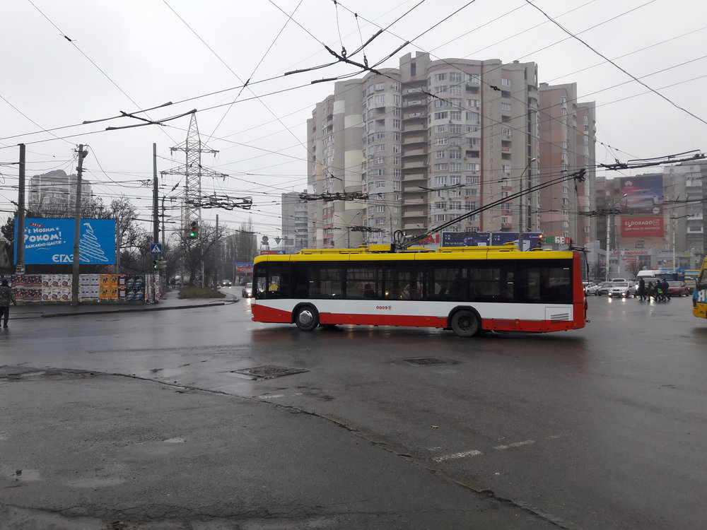 Trolejbus BKM 321 na jihu města.