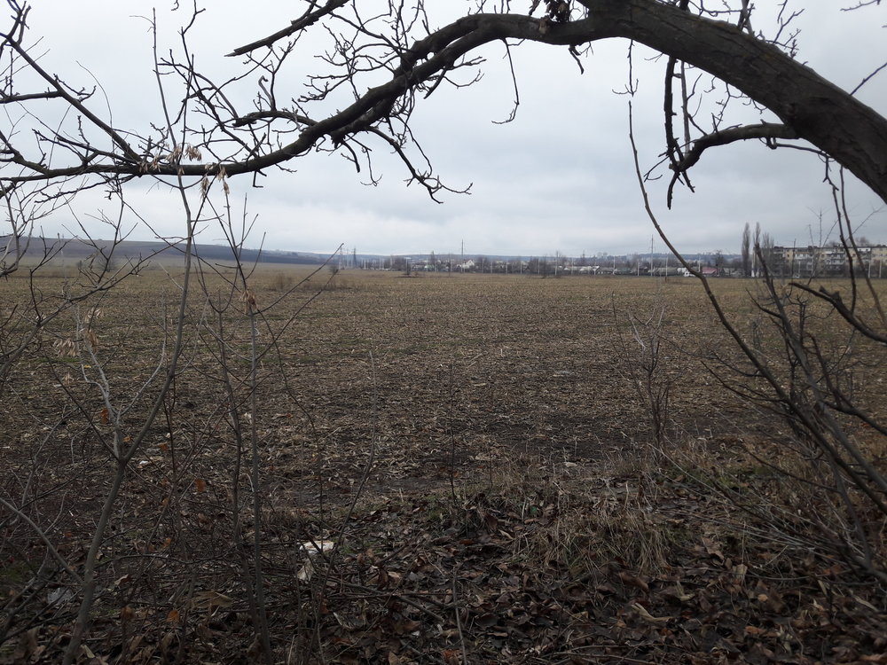  Pohled od zastávky ulica Pobědy směrem k poslednímu úseku z roku 2008, díky kterému byl dotvořen na území Bender trolejbusový okruh. 