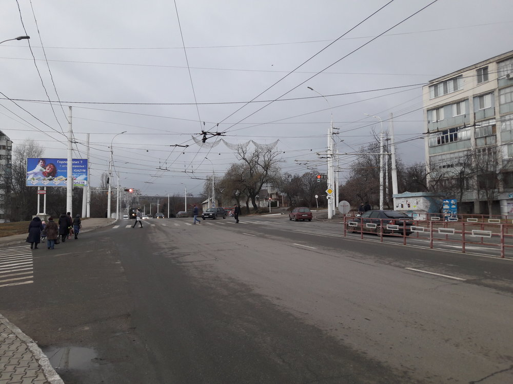  Rozvětvení linky č. 1 a snímky z cesty na její konečnou Aptěka (v mikrorajoně Solněčnyj). 