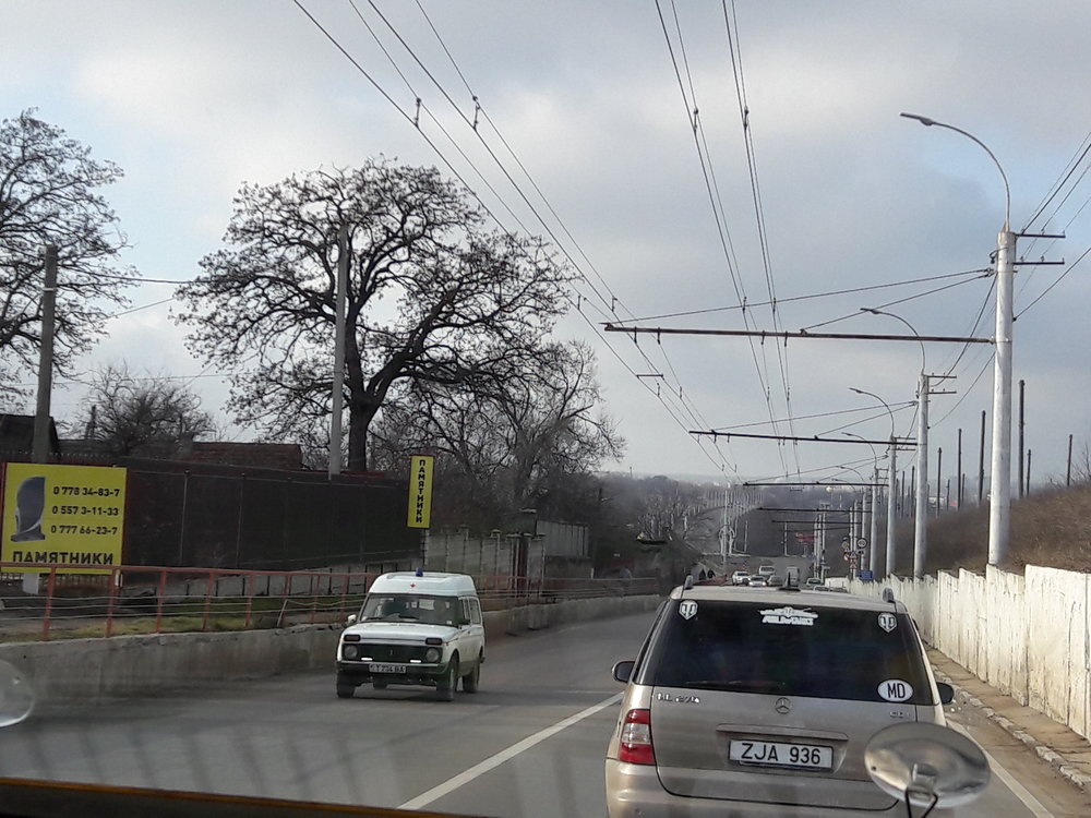 Dva ilustrační snímky meziměstské trati.