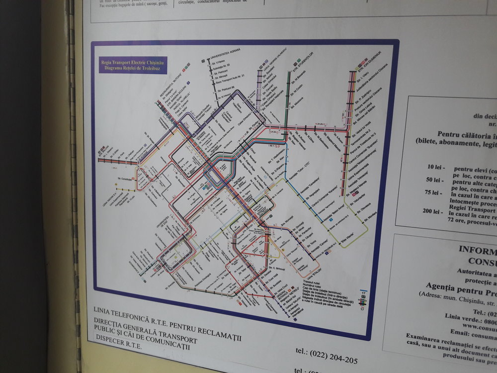 Téměř aktuální plán sítě, s výjimkou letos zavedených linek parciálních trolejbusů. Srovnat možno s plánem sítě z února 2014.
