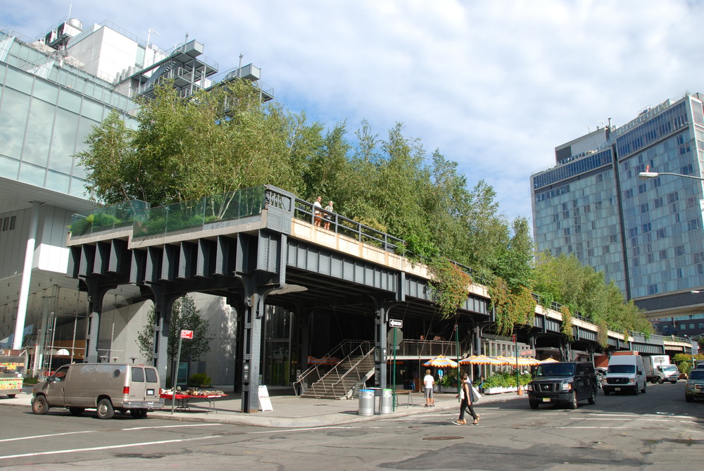 Konec High Line v blízkosti 11 St na Manhattanu. Komu se nelení, tomu se zelení. (foto: Libor Hinčica)