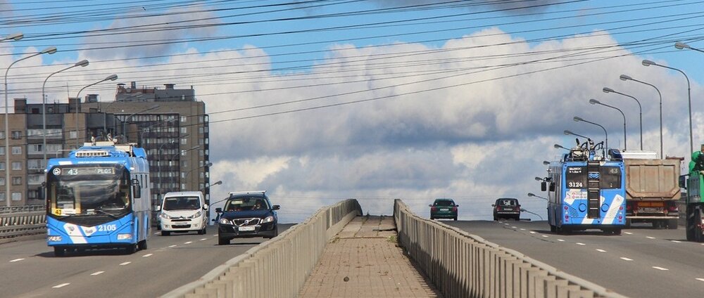 Parciální trolejbusy jsou v Petrohradu nečekaným hitem. Město letos ovšem nezapomíná obnovovat i klasické trolejbusy. (foto: Gorelektrotrans)