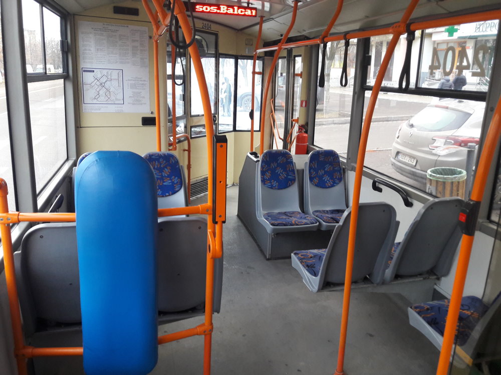  Uvnitř trolejbusu typu RTEC 62321M1 ev. č. 1328.  