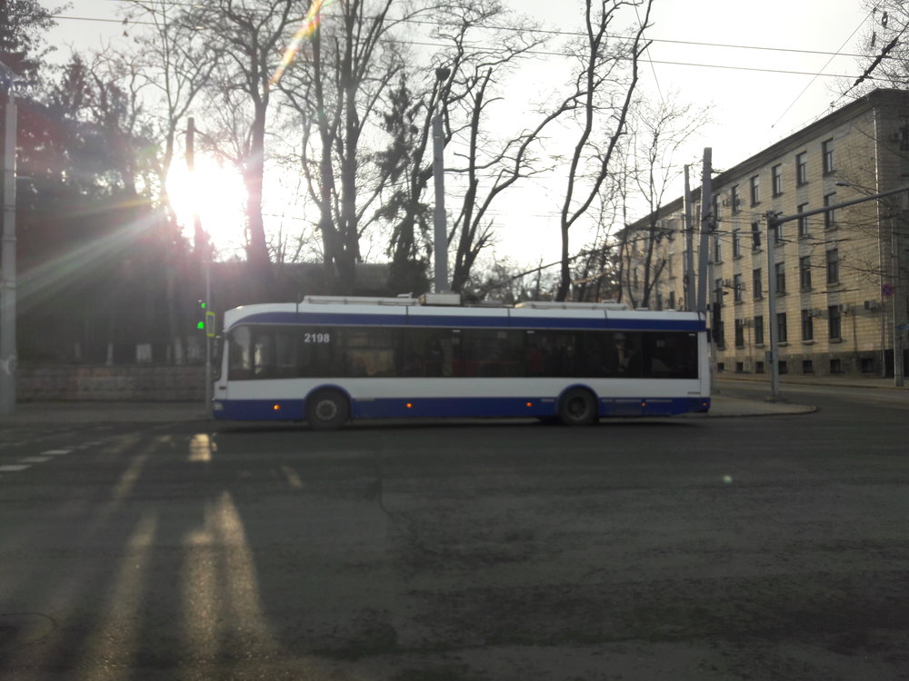  U lékařské univerzity, kde končila první trolejbusová trať v Kišiněvě (pohled na západ). 