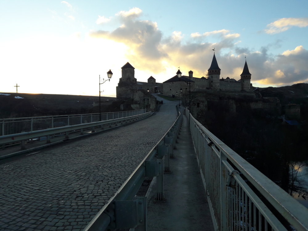 Vozil by trolejbus bez drátů cestující až k podhradí? (foto: Vít Hinčica, 3. 1. 2019)