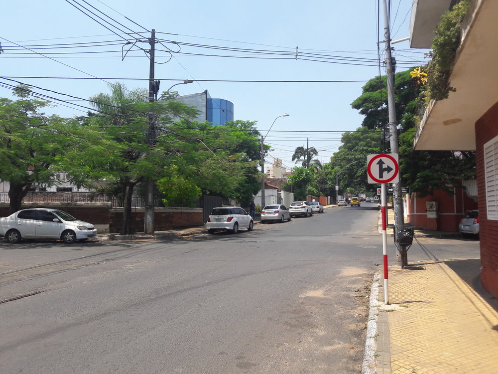  Koleje v roce 2019 u konečné ve čtvrti Las Mercedes (pohled na jih od konečné). 