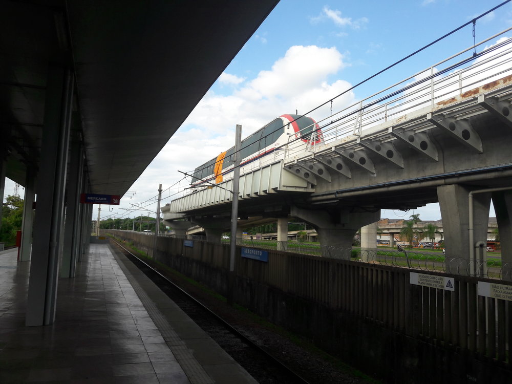  Stanice Aeroporto s nefunkční dvouvozovou jednotkou.  