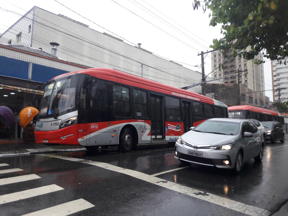 Tamtéž, trolejbusy už ovšem jedou zpět do centra.