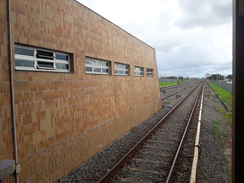  Konečná zelené linky Terminal Ceilândia. Pohled na trať směrem do Brasílie.  