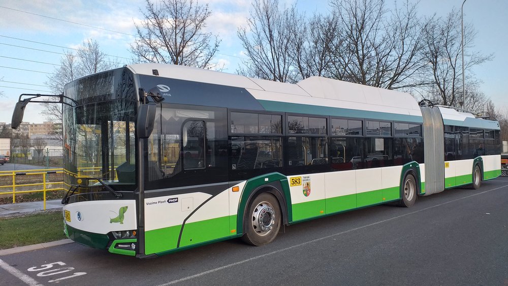 Trolejbus Škoda 27 Tr v pražských garážích Klíčov. (foto: Šimon Hořický)