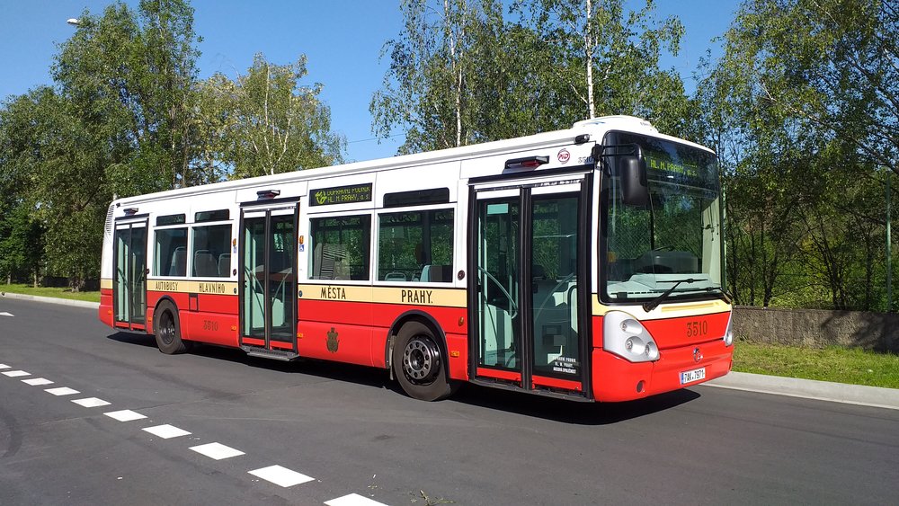 Autobus Irisbus Citelis lehce říznutý Pragou TOT. (foto: Šimon Hořický)