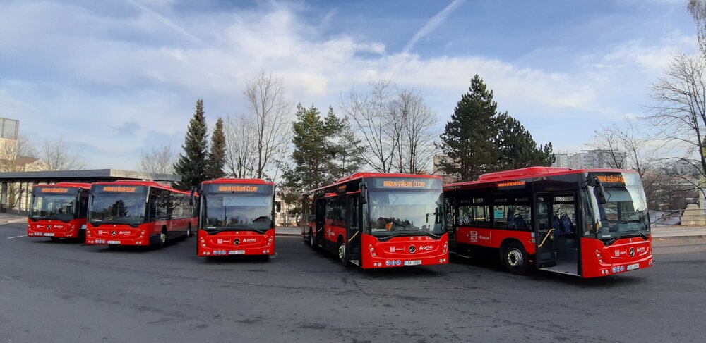 Autobusy Mercedes-Benz Conecto pro Příbram. (foto: Arriva Střední Čechy)