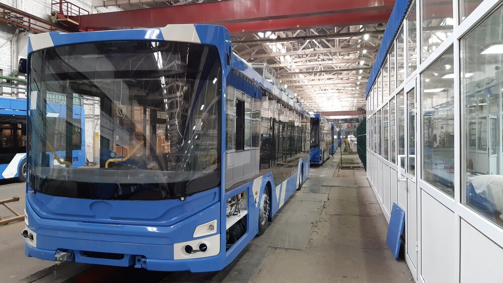 Dva snímky z 8. 5. 2020.