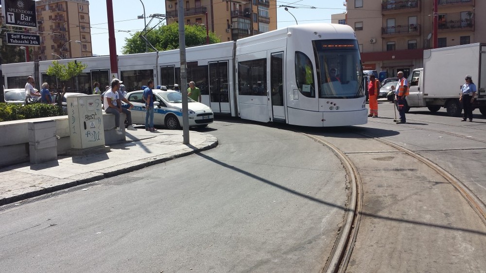 Tramvaj Bombardier Flexity Outlook při jedné z prvních zkušebních jízd v Palermu v červenci 2014. (zdroj: www.tram.palermo.it)