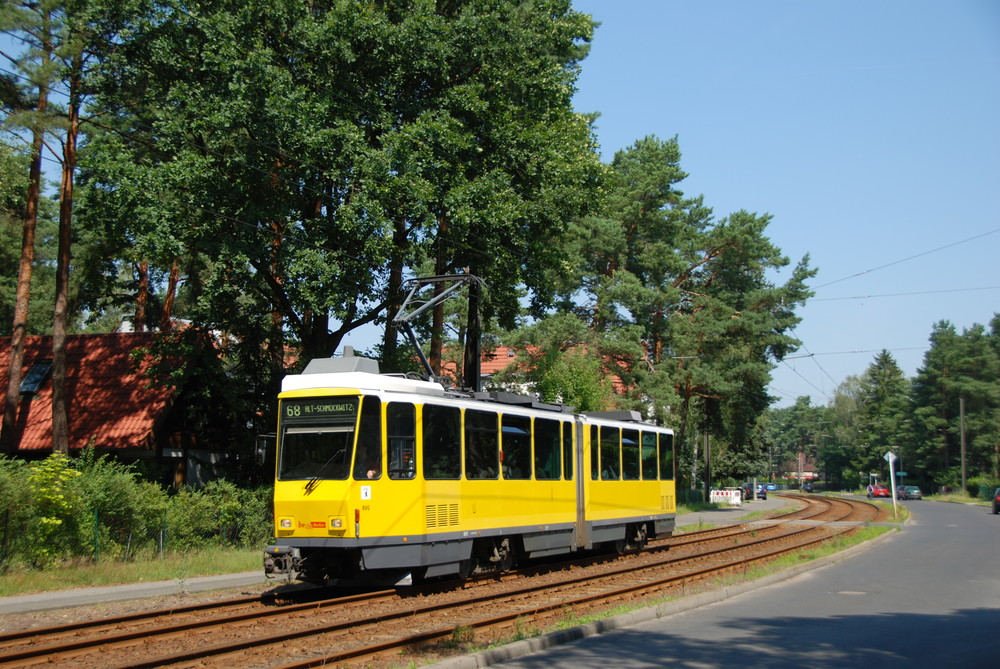 Řady tramvají KT4D vyrobených v&nbsp;Československu se neustále zmenšují. Po dokončení dodávky nově objednaných 47 vozů Flexity Berlin by už v&nbsp;provozu neměla zůstávat nadále ani jediná. (foto: Libor Hinčica)