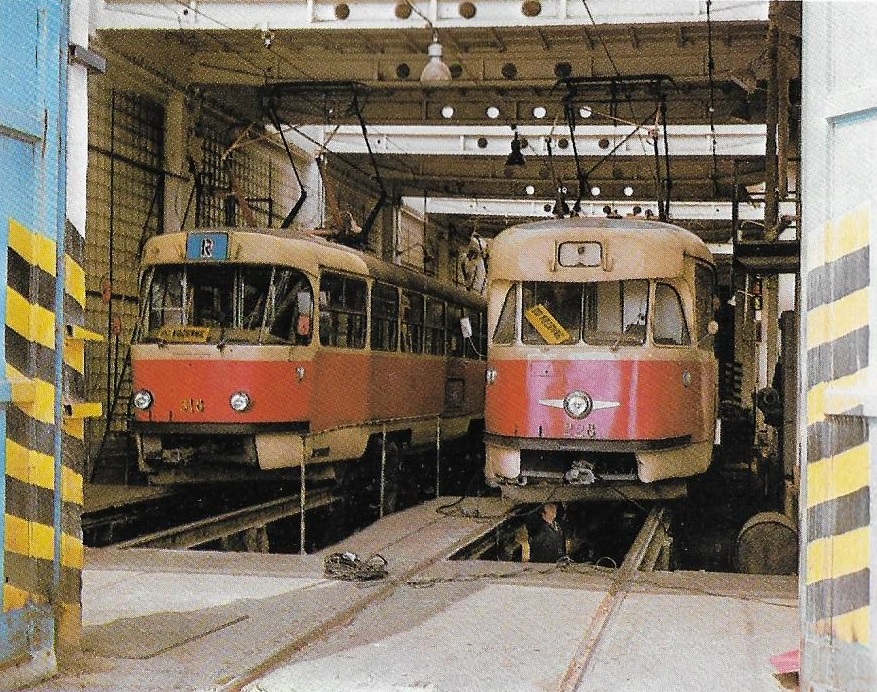 Ke výraznému zkvalitnění údržby vozidel pomohla nová vozovna na Bardejovské ulici. Těžkou údržbu ale DPMK dělal až do druhé poloviny 70. let v Ostravě. (foto: DPMK)