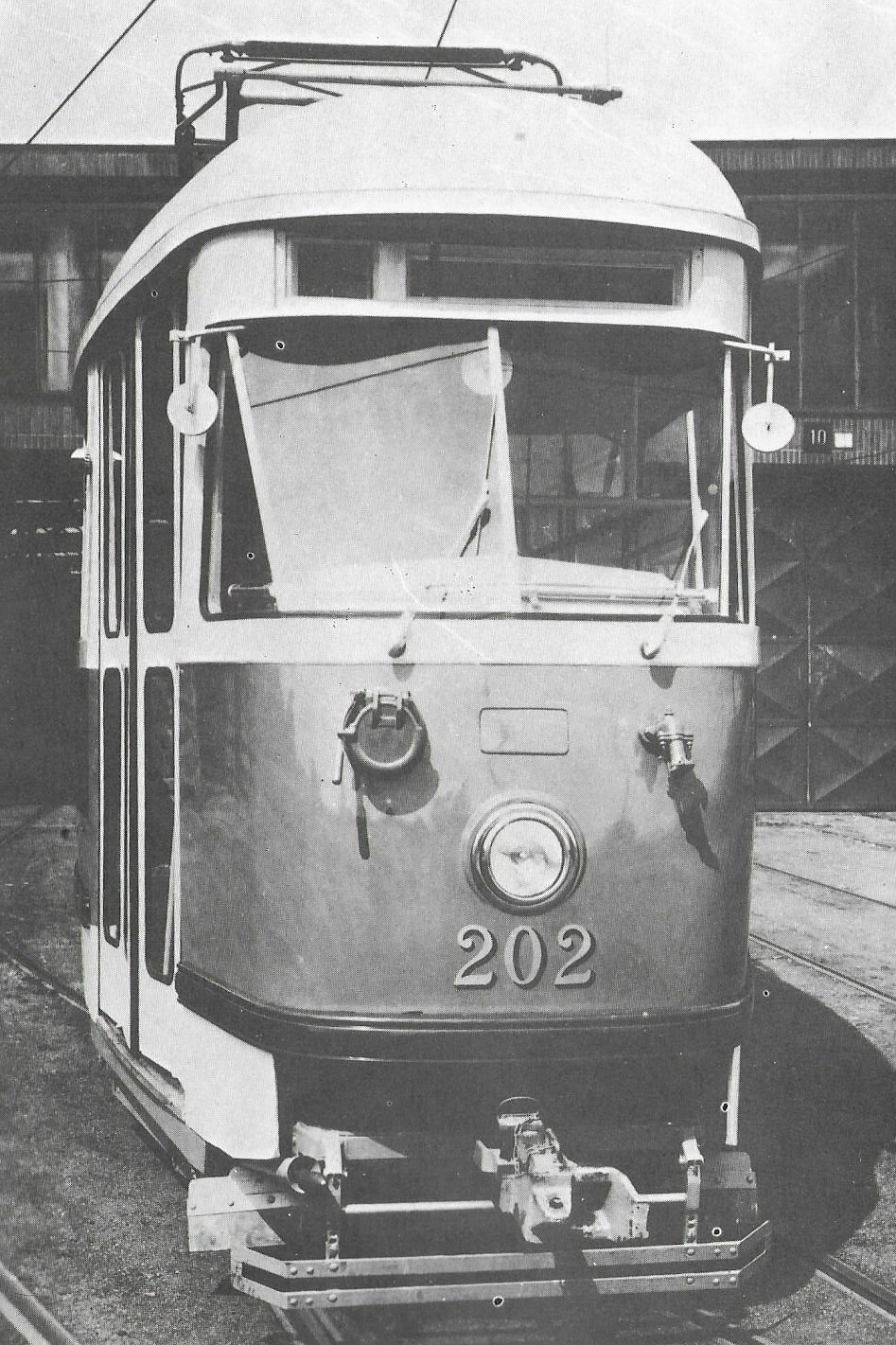 Tramvaj T1 ev. č. 202 pro Košice v pražské vozovně Motol. (foto: DPMK)