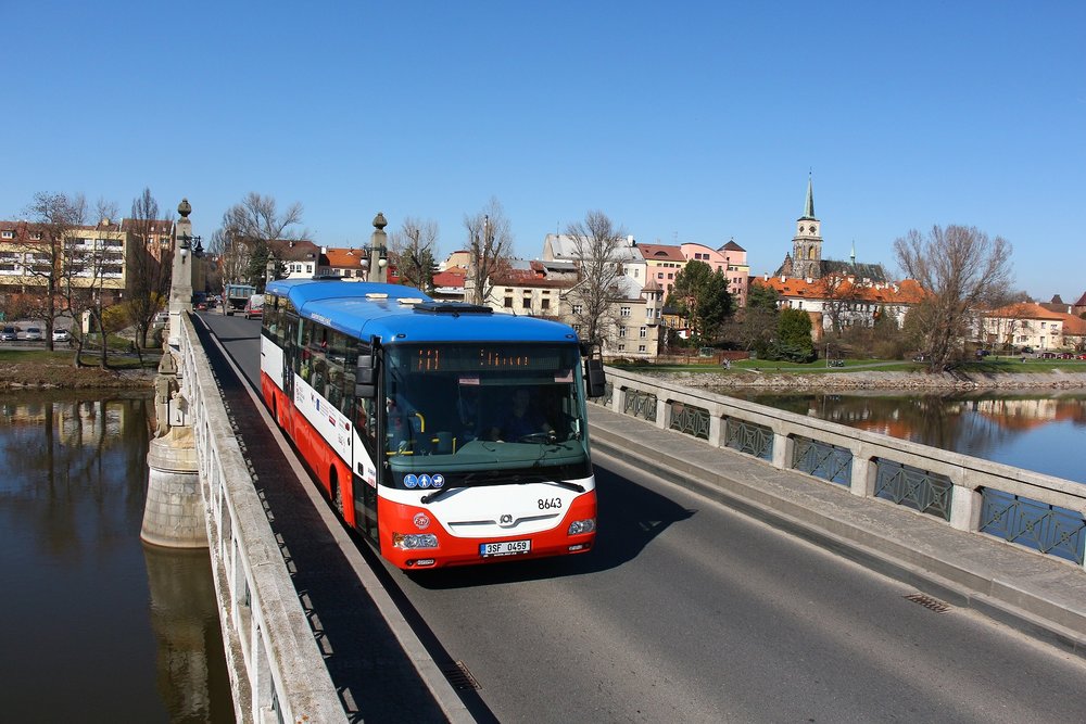 Autobus SOR CN 12 dopravce OAD Kolín zachycený v Nymburce. (foto: OAD Kolín)