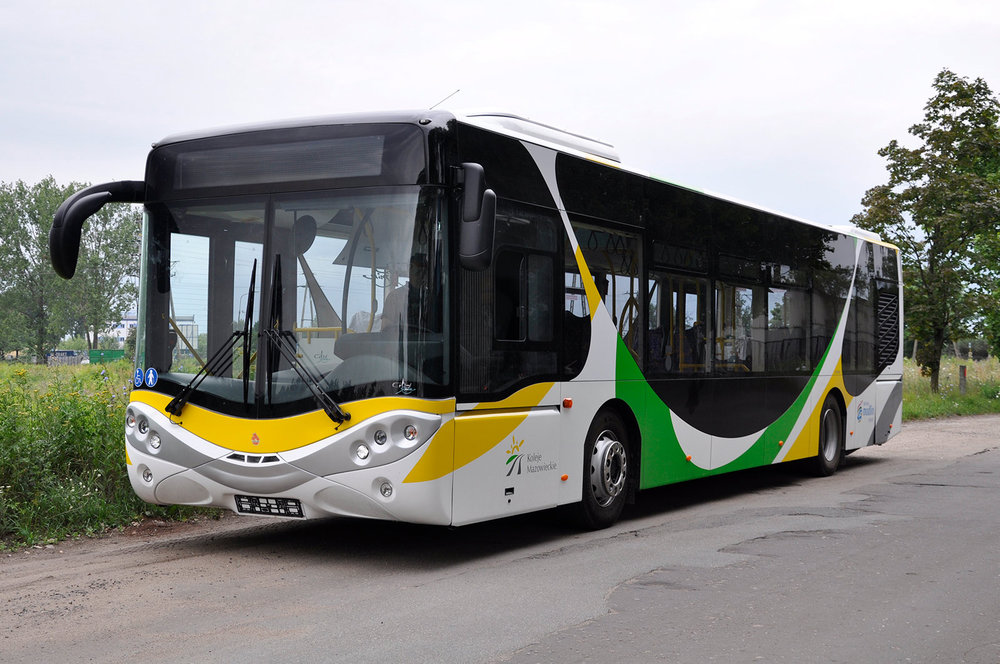Autobus Ursus SC12LF v barvách dopravce Koleje Mazowieckie. (foto: Ursus Bus)