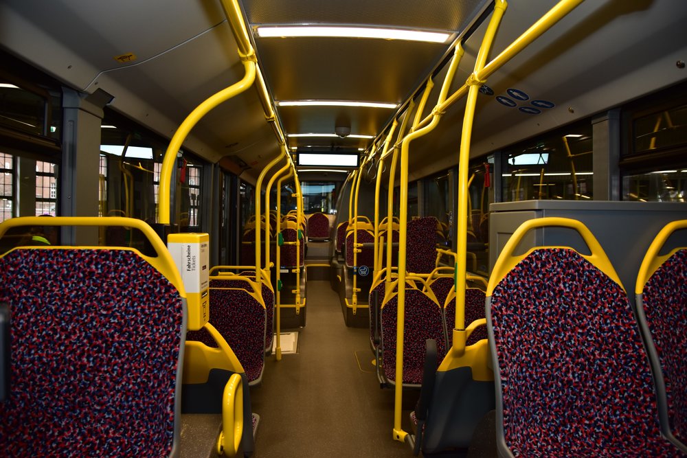 Pohled do interiéru berlínského eCitara, v němž nemohou chybět tradiční berlínské potahy. (foto: EvoBus)