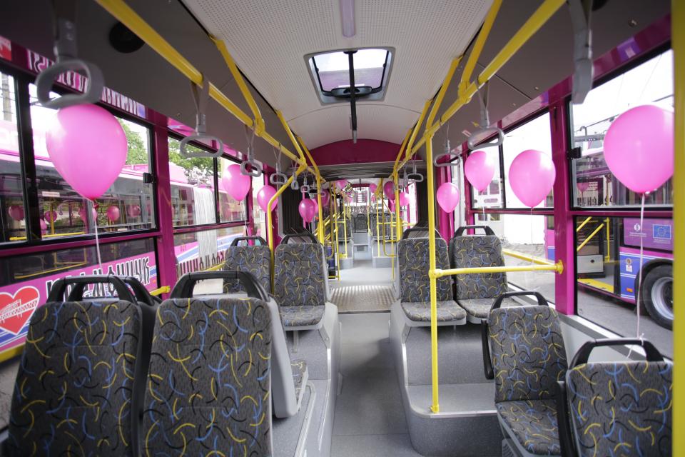 Trolejbus bude pro vozíčkáře velkou pomocí a sezení v něm také jistě špatné nebude. (foto: město Kremenčuk)