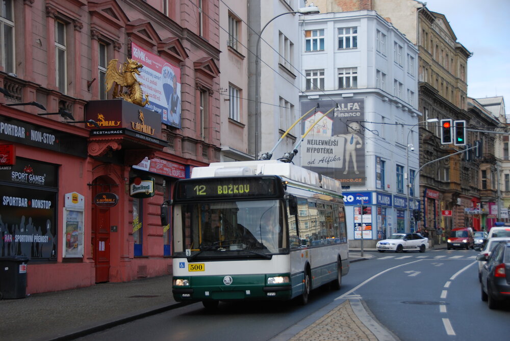 Praha si pořídila tento plzeňský trolejbus Škoda 24 Tr ev. č. 500. (foto: Libor Hinčica)