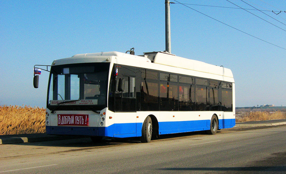 Snímek z 31. 1. 2017 ukazuje vůz Trolza-5265.00 «Megapolis», který v Machačkale získal ev. č. 245. Nejedná se o nový vůz, ke Kaspickému moři totiž přišel z Krymu a od roku 2014, kdy byl vyroben, stihl navštívit i Bělgorod a Smolensk. V Machačkale byl jen na zkouškách a v březnu 2017 putoval zpět k výrobci. (foto: Alim Kazimagomedov)