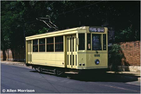 Ojetá tramvaj z Belgie na třídě España v březnu 1978. (foto: Allen Morrison)