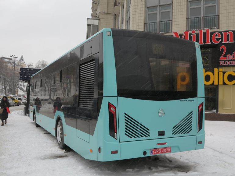 Pohled zezadu na nový autobus A12210 (Astra). (Zdroj: news.ua)