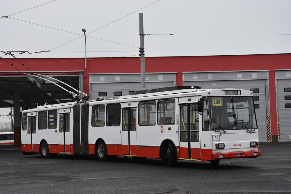 Ex-chomutovský trolejbus Škoda 15 Tr ev. č. 014 v Opavě. (foto: Libor Hinčica)